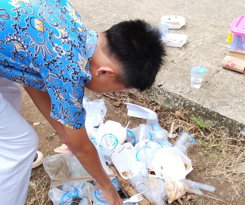 Regan Sulap Sampah Jadi Kas Kelas